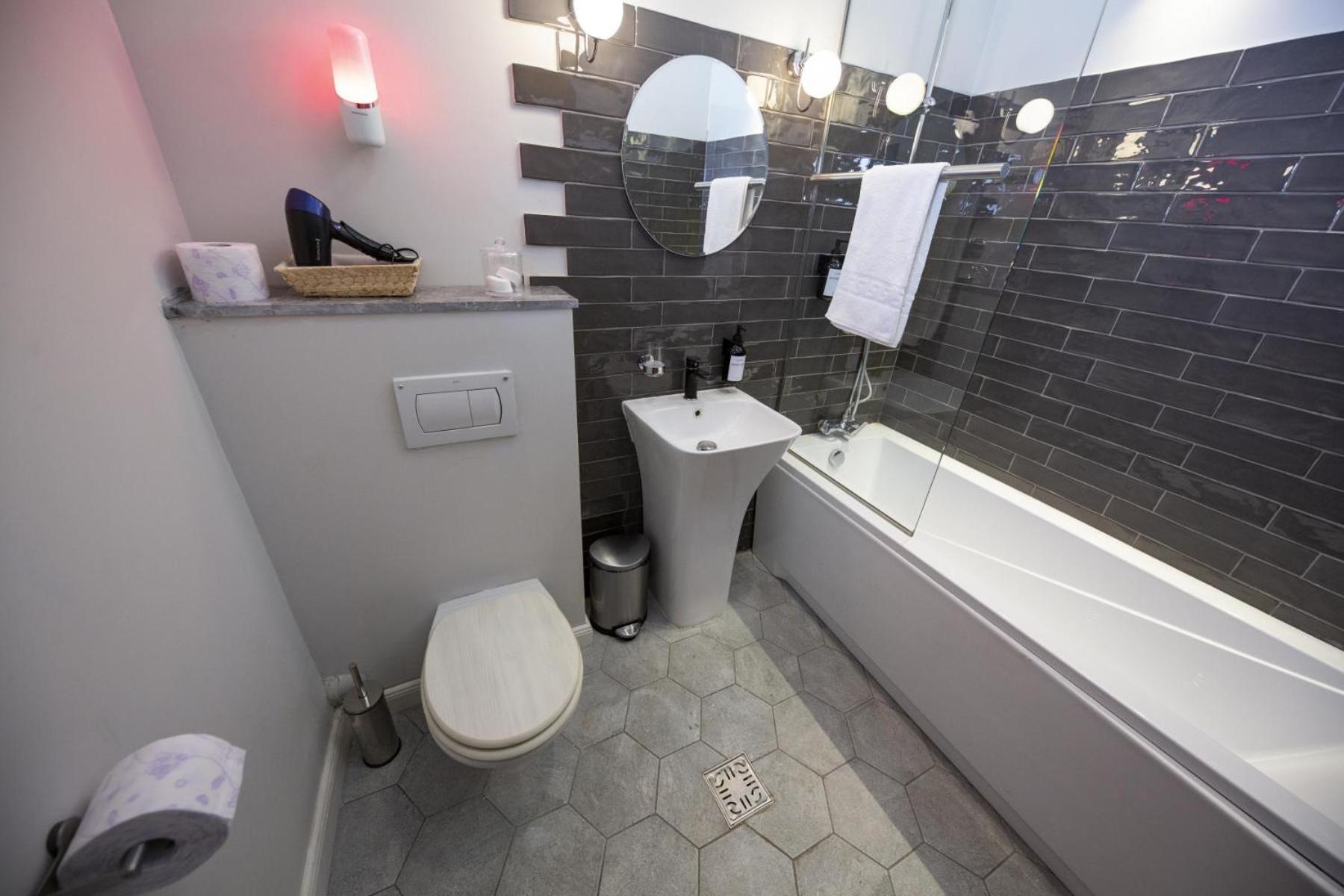 Athenaeum Spacious& Cozy 1Br Prime Location W Balcony Bucarest Extérieur photo